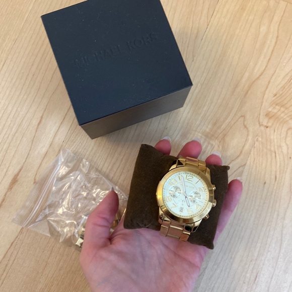 Michael Kors - oversized gold watch - Picture 1 of 3